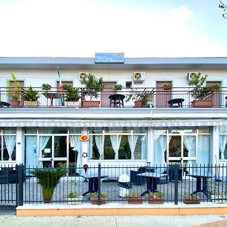Hotel Villa Lorena Rimini Exteriör bild