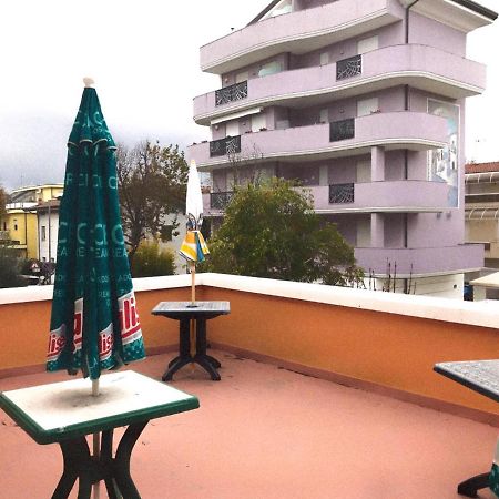 Hotel Villa Lorena Rimini Exteriör bild