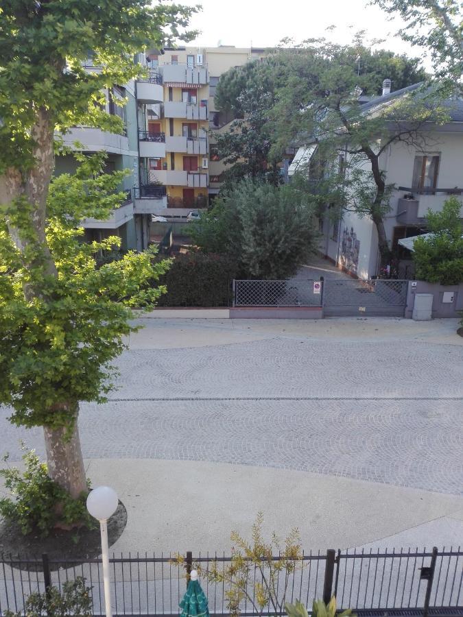 Hotel Villa Lorena Rimini Exteriör bild