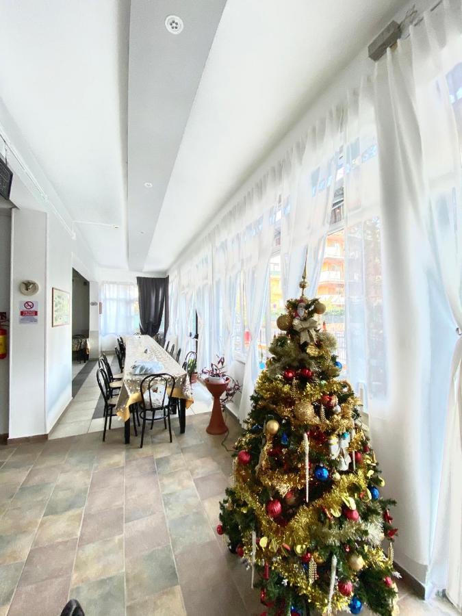 Hotel Villa Lorena Rimini Exteriör bild