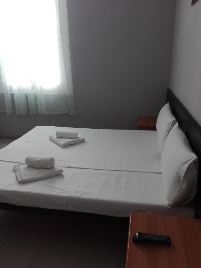 Hotel Villa Lorena Rimini Exteriör bild