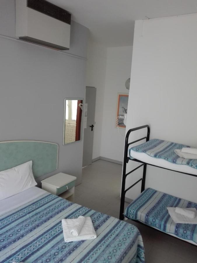 Hotel Villa Lorena Rimini Exteriör bild