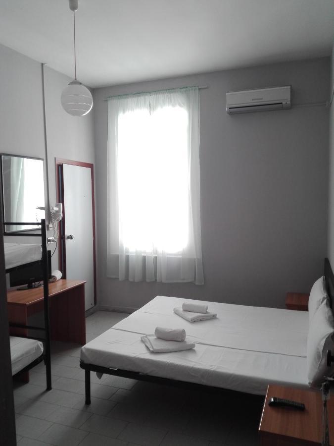 Hotel Villa Lorena Rimini Exteriör bild