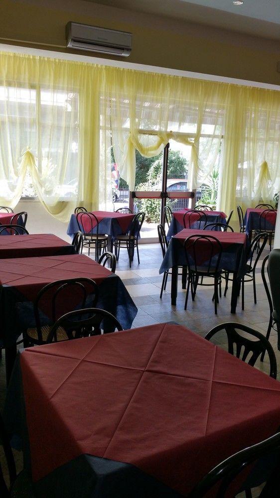Hotel Villa Lorena Rimini Exteriör bild