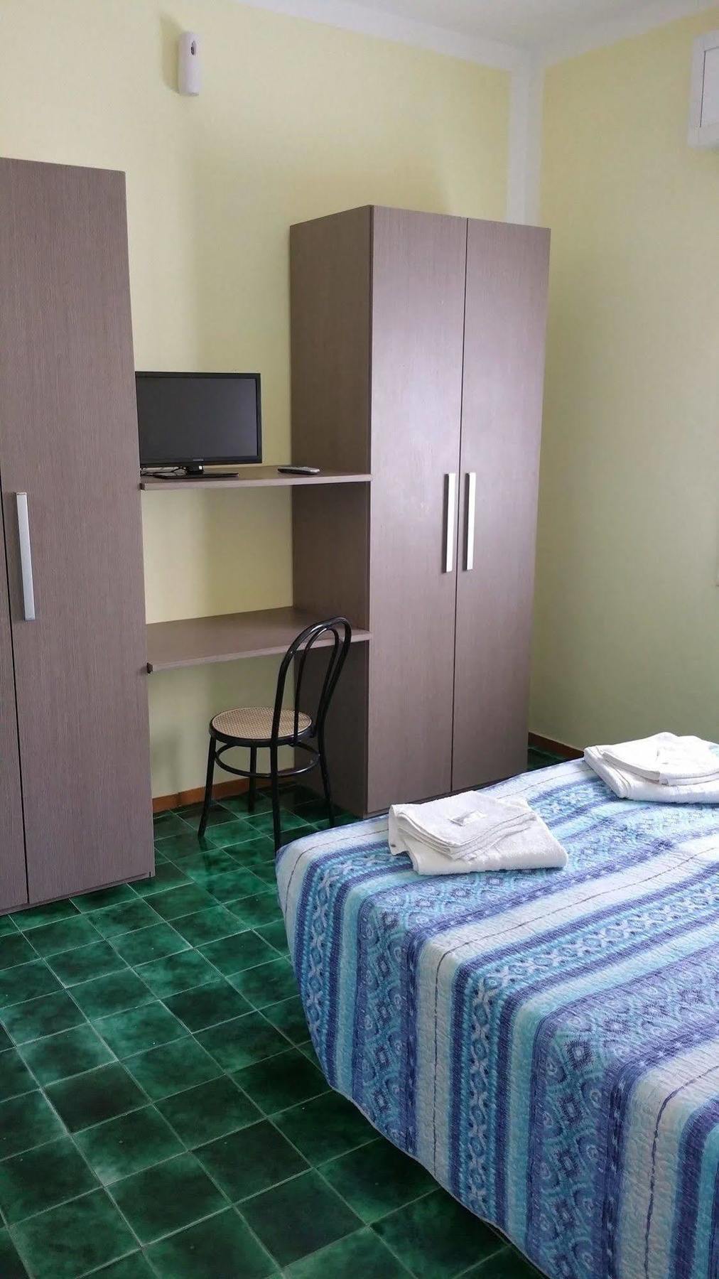 Hotel Villa Lorena Rimini Exteriör bild