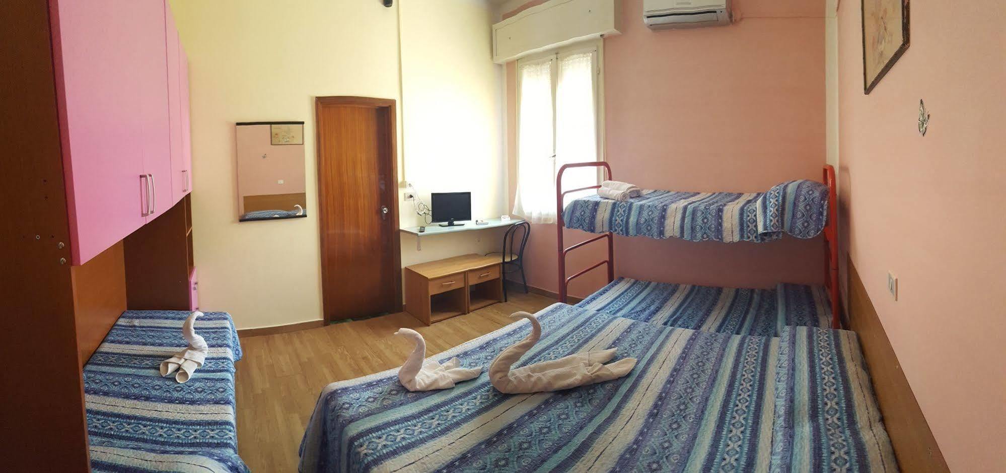 Hotel Villa Lorena Rimini Exteriör bild