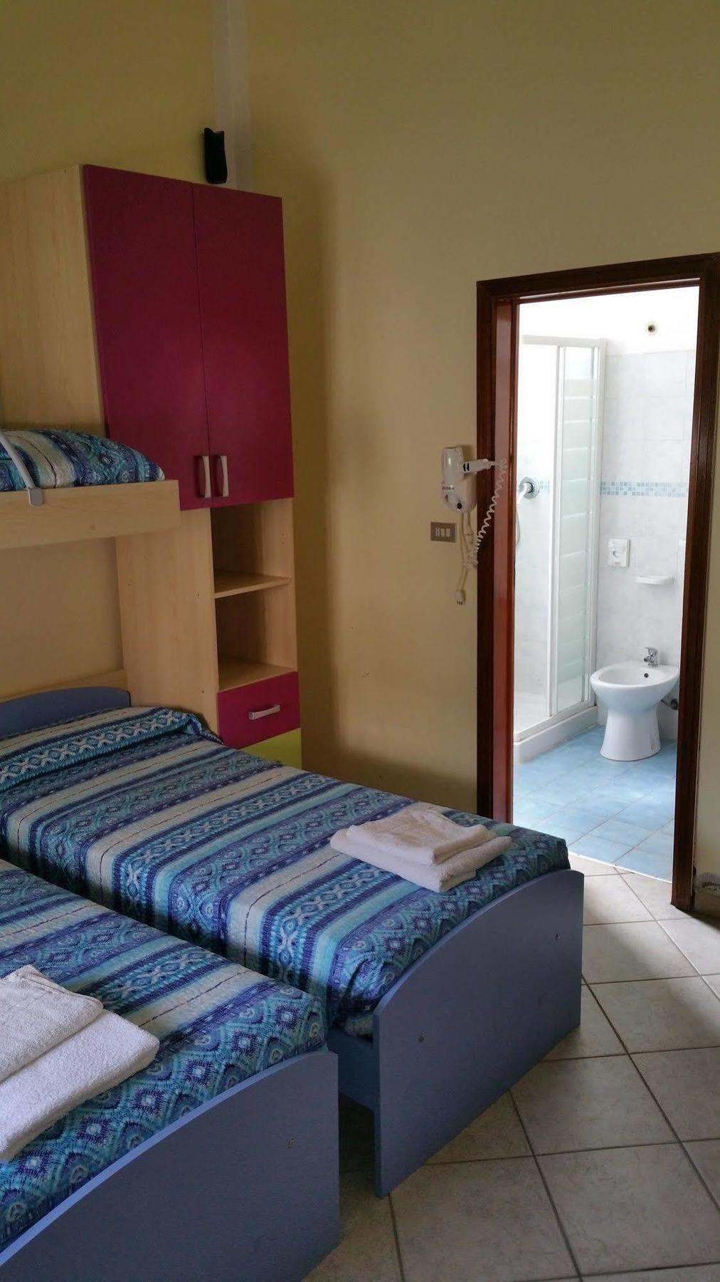 Hotel Villa Lorena Rimini Exteriör bild