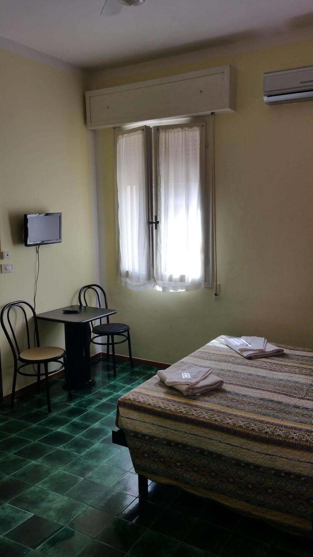 Hotel Villa Lorena Rimini Exteriör bild