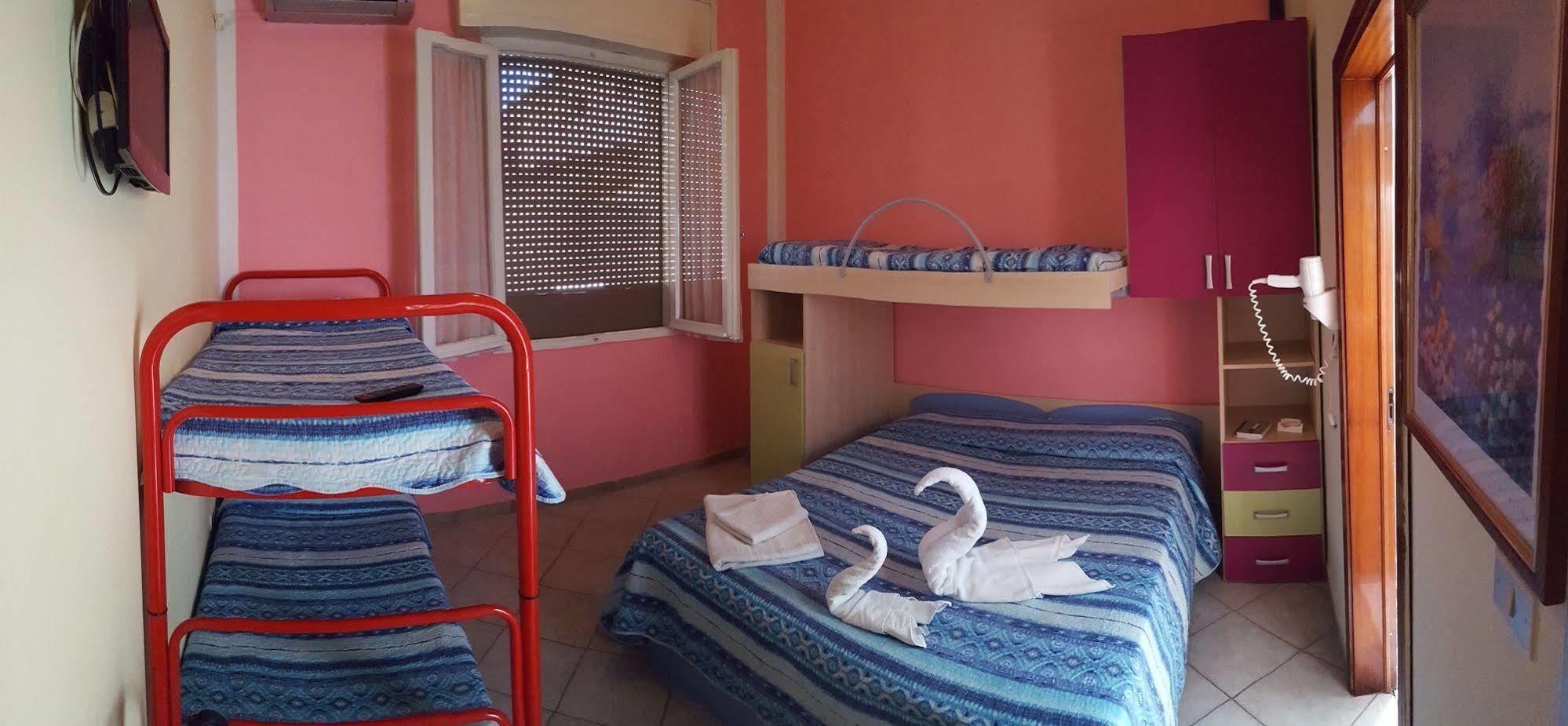 Hotel Villa Lorena Rimini Exteriör bild