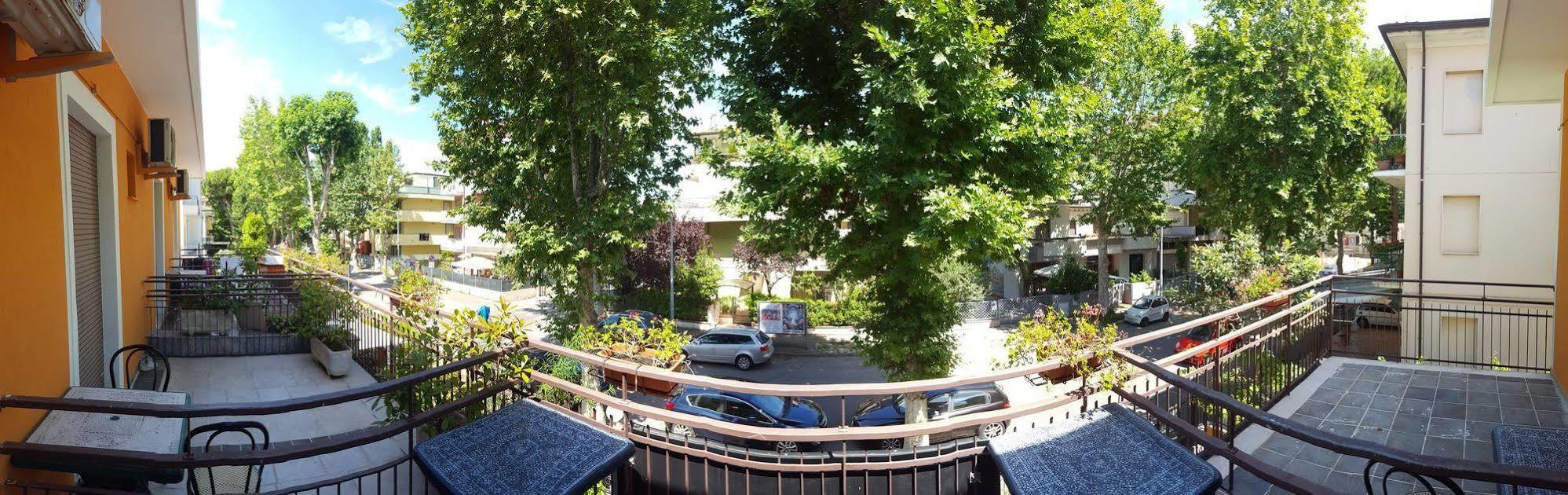Hotel Villa Lorena Rimini Exteriör bild